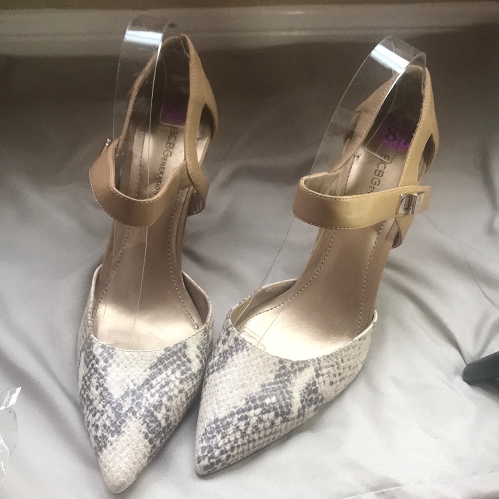 BCBGeneration Size 8.5 Beautiful Two Toned Shoes
